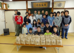 岸田護選手と参加者との集合写真